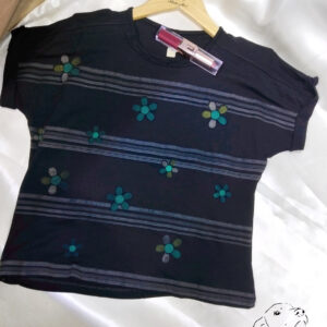Polo Floral Manga Corta con Bordado y Cuello Redondo